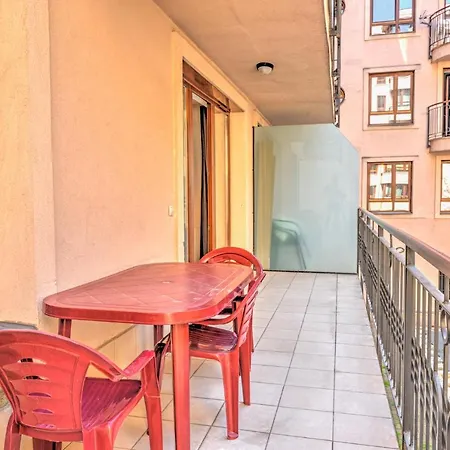 Center Apartment *