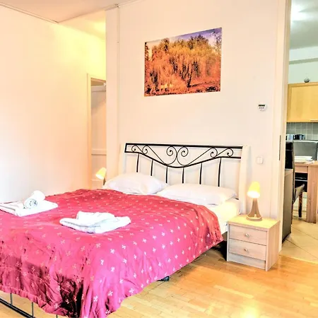 Center Apartment *