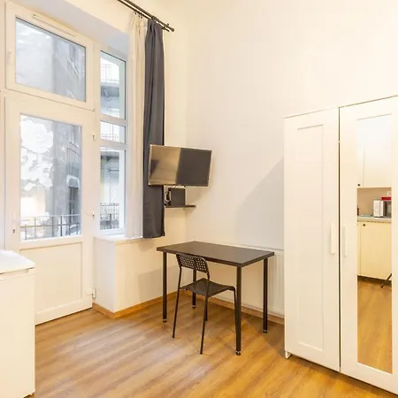 Nepszinhaz 16 Tiny Apartment Budapest