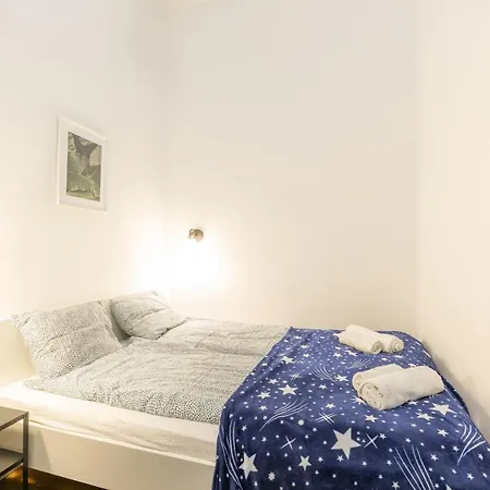 Apartment Nepszinhaz 16 Tiny