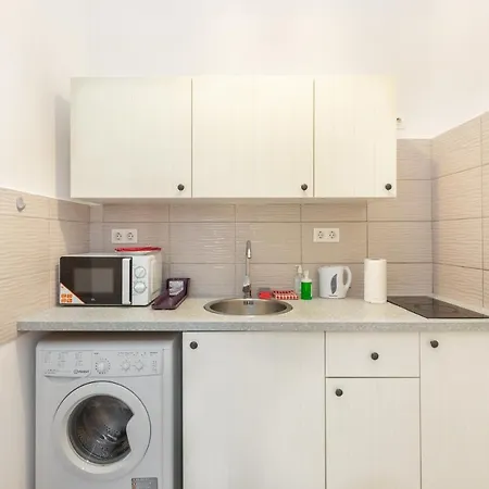 Nepszinhaz 16 Tiny * Budapest