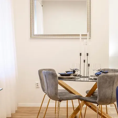 Stylish Luxury By Anna Apartment