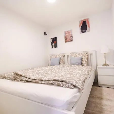 Apartment 1 Bedroom Flat In Nyar Str., Downtown
