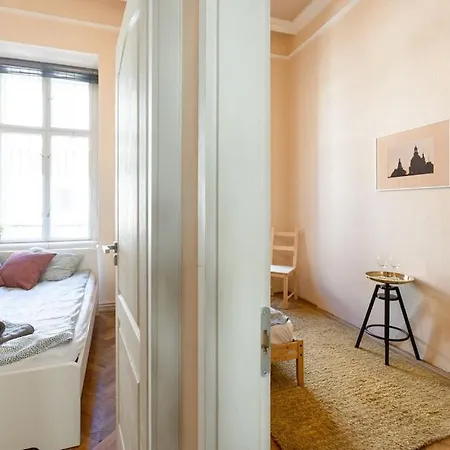 Free Parking Chain Bridge 4ppl, 2bdrm, Wifi, Smart Tv, Ac Apartment