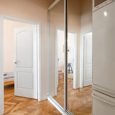 Free Parking Chain Bridge 4ppl, 2bdrm, Wifi, Smart Tv, Ac Apartment