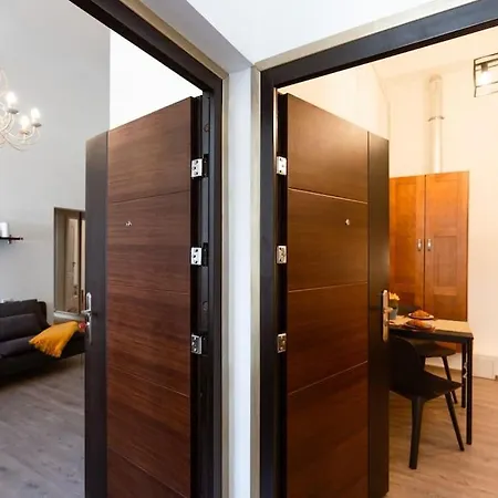 Free Parking Chain Bridge 4ppl, 2bdrm, Wifi, Smart Tv, Ac Apartment *