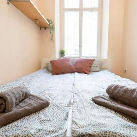 Free Parking Chain Bridge 4ppl, 2bdrm, Wifi, Smart Tv, Ac