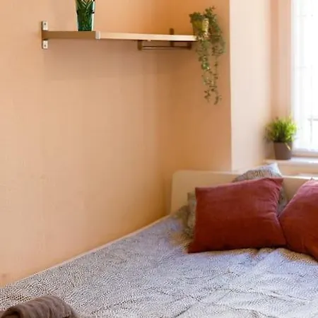 Apartment Free Parking Chain Bridge 4ppl, 2bdrm, Wifi, Smart Tv, Ac *
