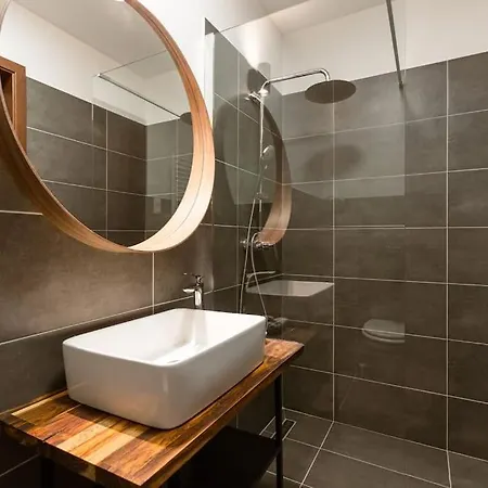 Free Parking Chain Bridge 4ppl, 2bdrm, Wifi, Smart Tv, Ac Appartamento