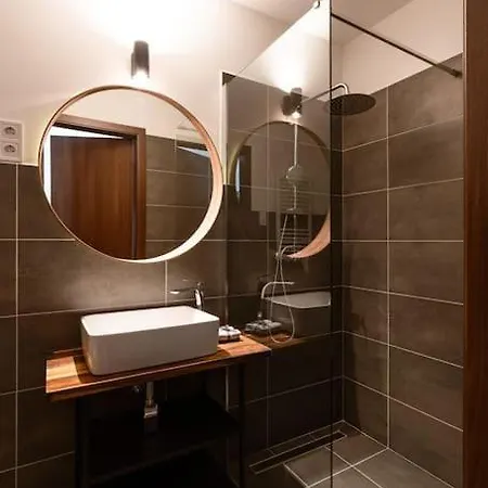 Free Parking Chain Bridge 4ppl, 2bdrm, Wifi, Smart Tv, Ac * Budapest