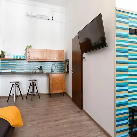 Apartment Free Parking Chain Bridge 4ppl, 2bdrm, Wifi, Smart Tv, Ac *