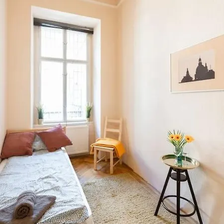 Free Parking Chain Bridge 4ppl, 2bdrm, Wifi, Smart Tv, Ac Apartment *