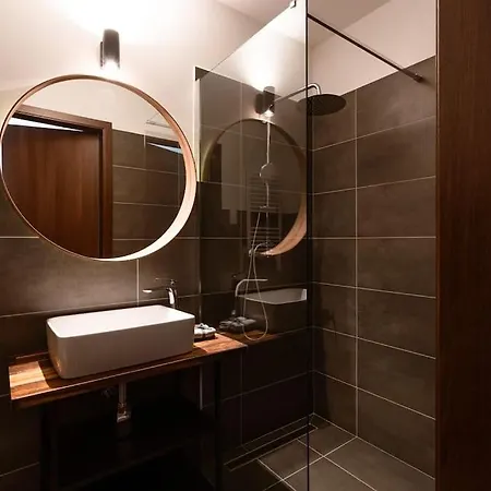 Free Parking Chain Bridge 4ppl, 2bdrm, Wifi, Smart Tv, Ac Apartment Budapest