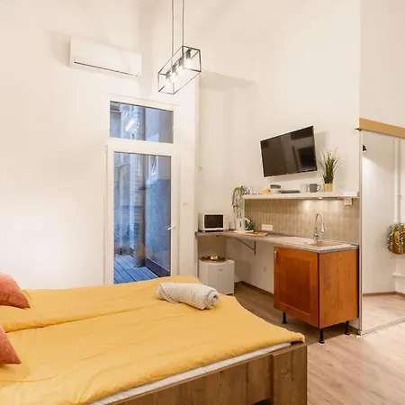 Apartment Brandnewchainbridgehome For 2-fastwifi/ac/smarttv Budapest