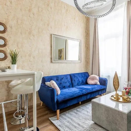 Apartment Explore From A Luxurious Cozy Budapest