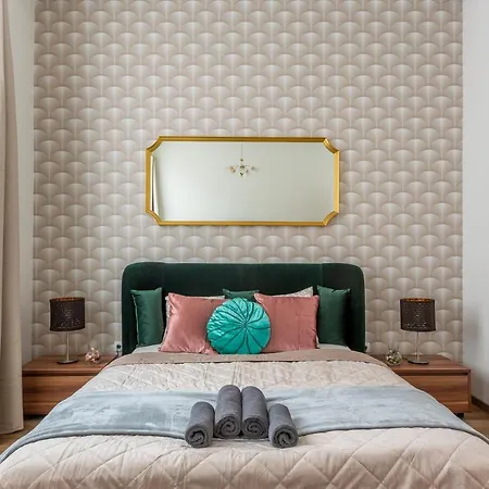 Apartment Explore From A Luxurious Cozy