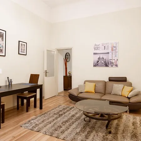 Vintage & Cosy Flat @heart Of Bp Apartment