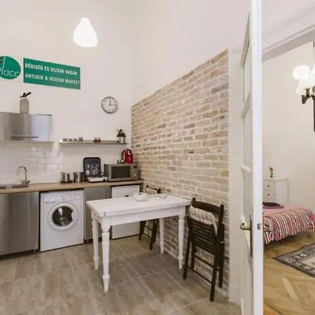 Kiraly Street Apartment
