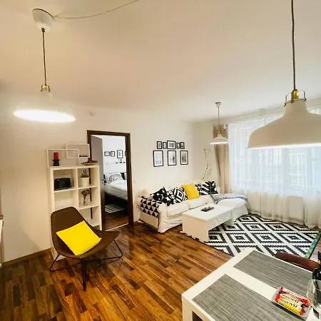 Peony Szekely Mihaly - Free Garage Apartment *