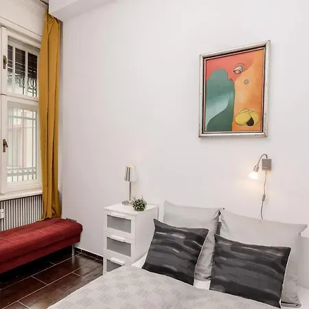Aparment At The Doorstep Of Vaci Street Apartment Budapest