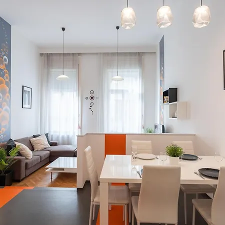 Bright Two-Bedroom Home By The New York Palace Apartment Budapest