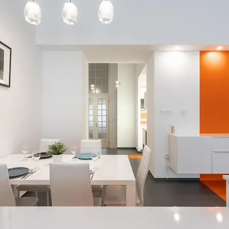 Apartment Bright Two-Bedroom Home By The New York Palace Budapest