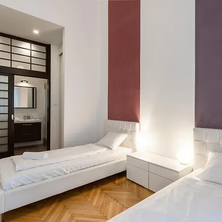 Apartment Bright Two-Bedroom Home By The New York Palace Budapest