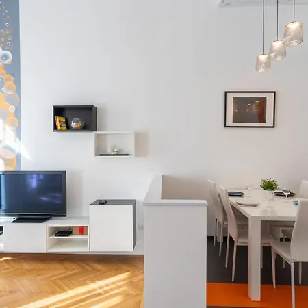 Apartment Bright Two-Bedroom Home By The New York Palace