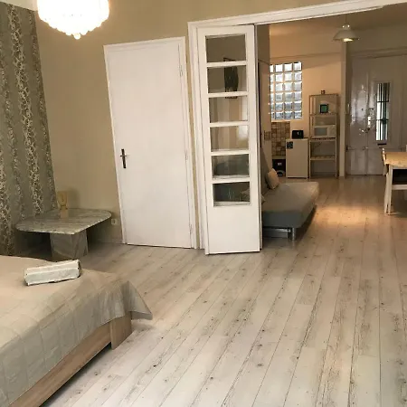 Kenyelmes Lakas Jo Helyen * Budapešť