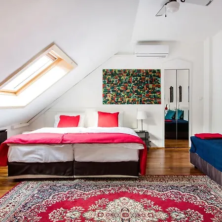 Apartament Cecile's Central, Gastro Str, Wifi, 2 Bed And 2 Bathrooms