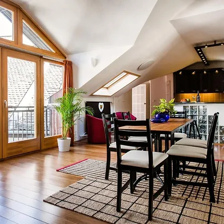 Apartament Cecile's Central, Gastro Str, Wifi, 2 Bed And 2 Bathrooms Budapeszt
