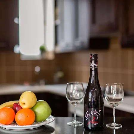 Cecile's Central, Gastro Str, Wifi, 2 Bed And 2 Bathrooms Apartament