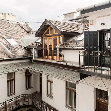 Cecile's Central, Gastro Str, Wifi, 2 Bed And 2 Bathrooms Apartament Budapeszt
