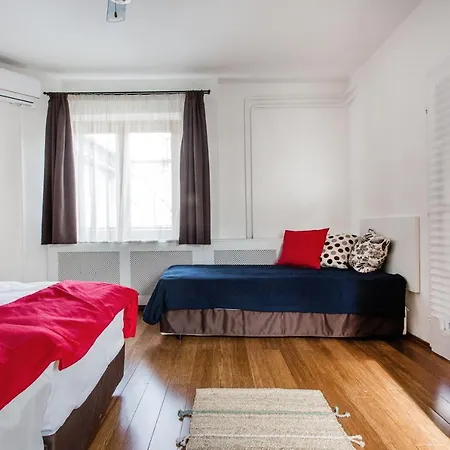 Cecile's Central, Gastro Str, Wifi, 2 Bed And 2 Bathrooms Apartament *