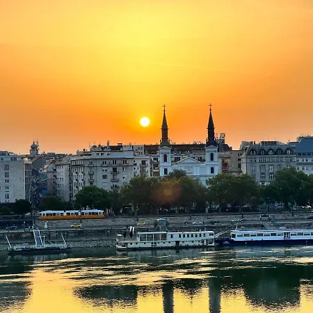 Luxury With A Beautiful View For The Danube River Lägenhet