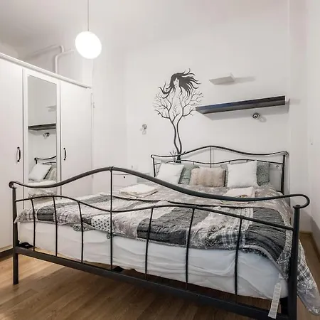 Cosy At River Apartment