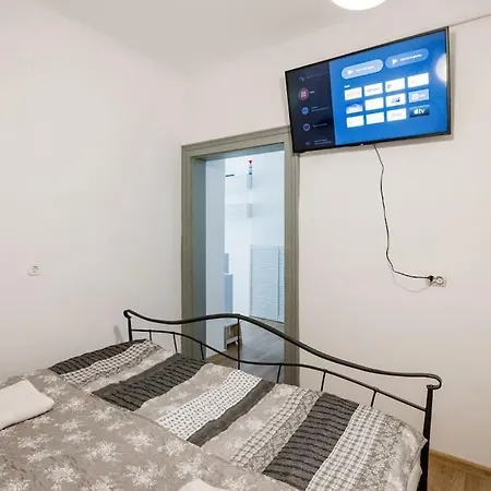 Cosy At River Apartment