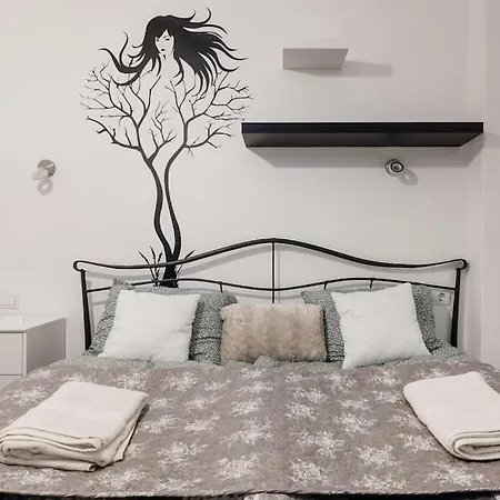 Cosy At River Apartment