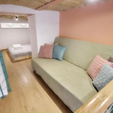 Awesome Downtown W Balcony & Free Private Parking Apartment