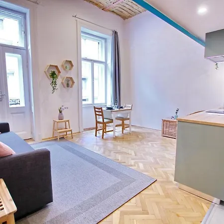 Awesome Downtown W Balcony & Free Private Parking