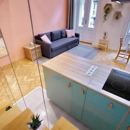 Awesome Downtown W Balcony & Free Private Parking * Budapest