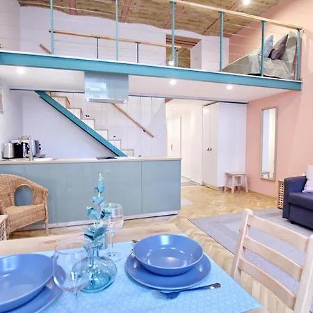 Awesome Downtown W Balcony & Free Private Parking Apartment Budapest