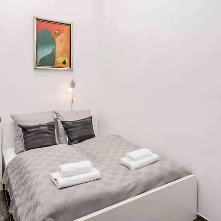 Aparment At The Doorstep Of Vaci Street Apartment *