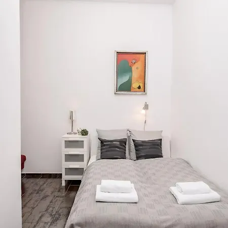 Aparment At The Doorstep Of Vaci Street Apartment *