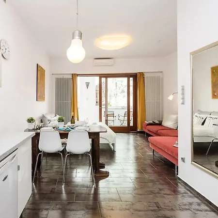 Aparment At The Doorstep Of Vaci Street Apartment *