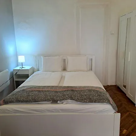 Emerald Apartment *