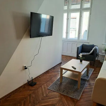 Emerald Apartment