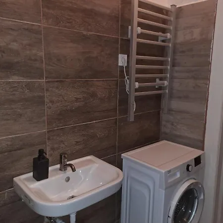 Emerald Apartment *