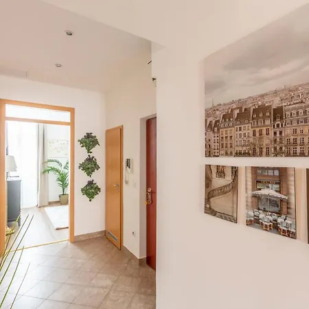 Explore From A Luxurious Cozy Apartment *