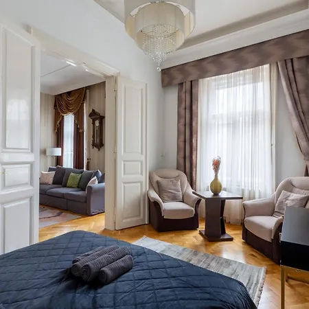 Apartament Luxury Next To The New York Cafe